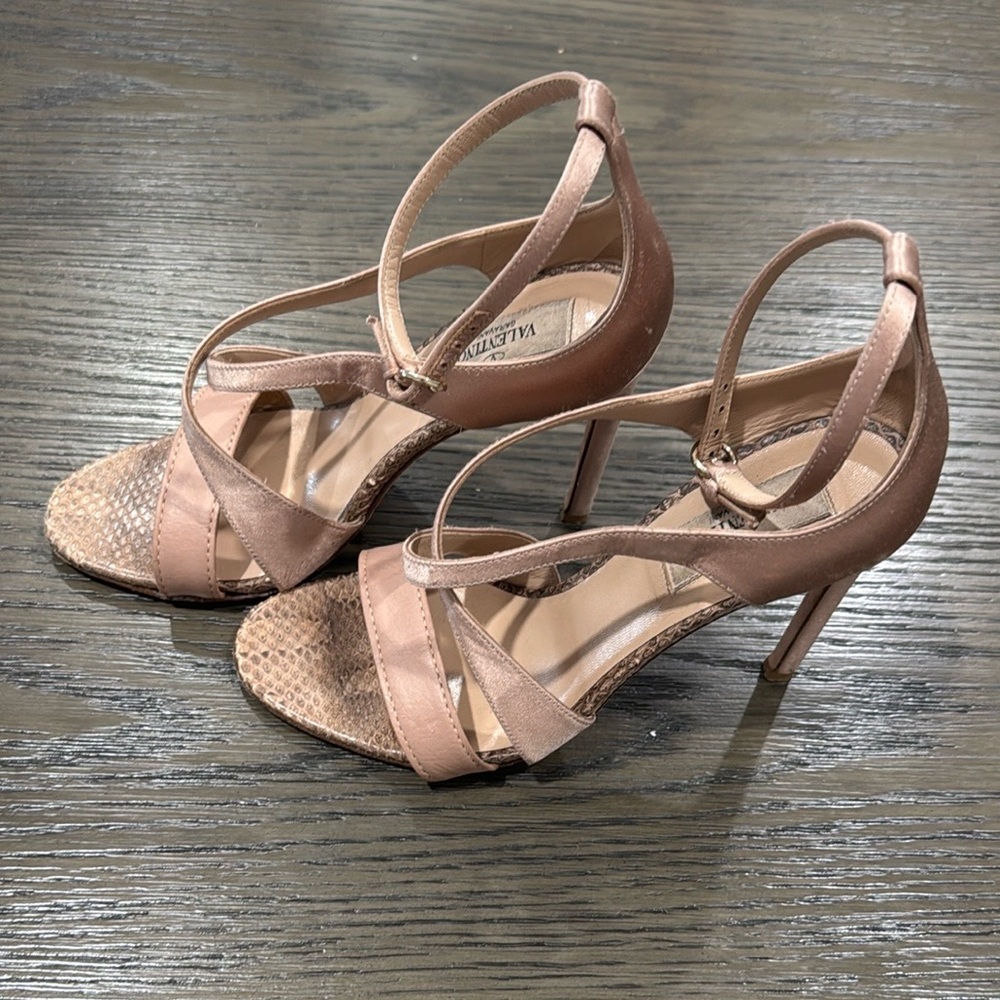 Valentino Garavani Satin Strappy Snake Skin Pattern Pink/Cream Strappy Heels - Picture 4 of 10